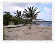 barque sur une plage, Île de la Désirade (Guadeloupe)