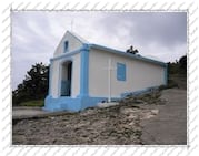 Petite chapelle blanche et bleue, en haut de l'Île de la Désirade (Guadeloupe)