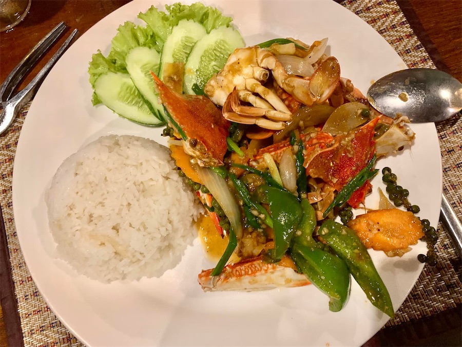plat de crabe de Kep au poivre de Kampot et riz