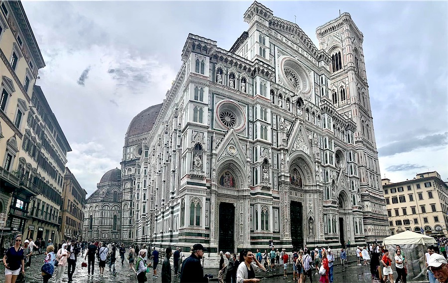 Cathédrale de Florence sous un ciel pluvieux