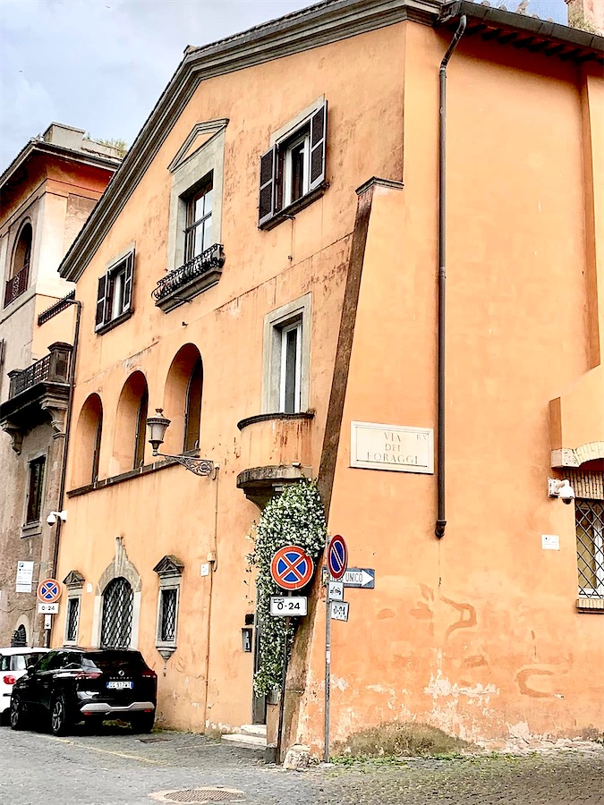 maison en angle de rue, façade ocre, Rome