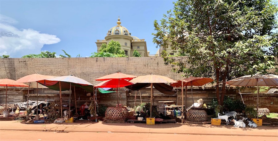 au marché de Paksé