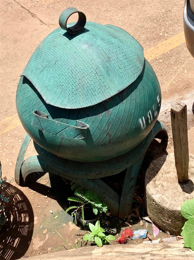 Poubelles à Paksé