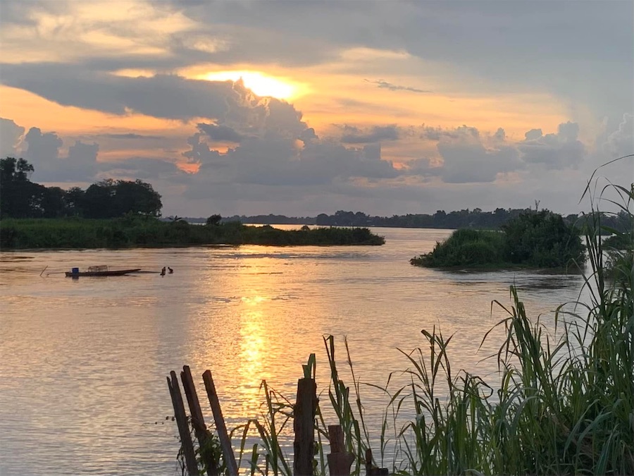 coucher de soleil sur pêcheurs - Mekong