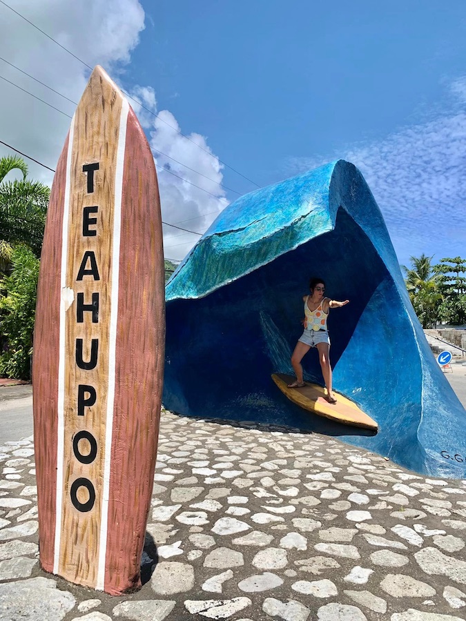 représentation de la vague de Teahupoo permettant de faire une photo souvenir, Tahiti