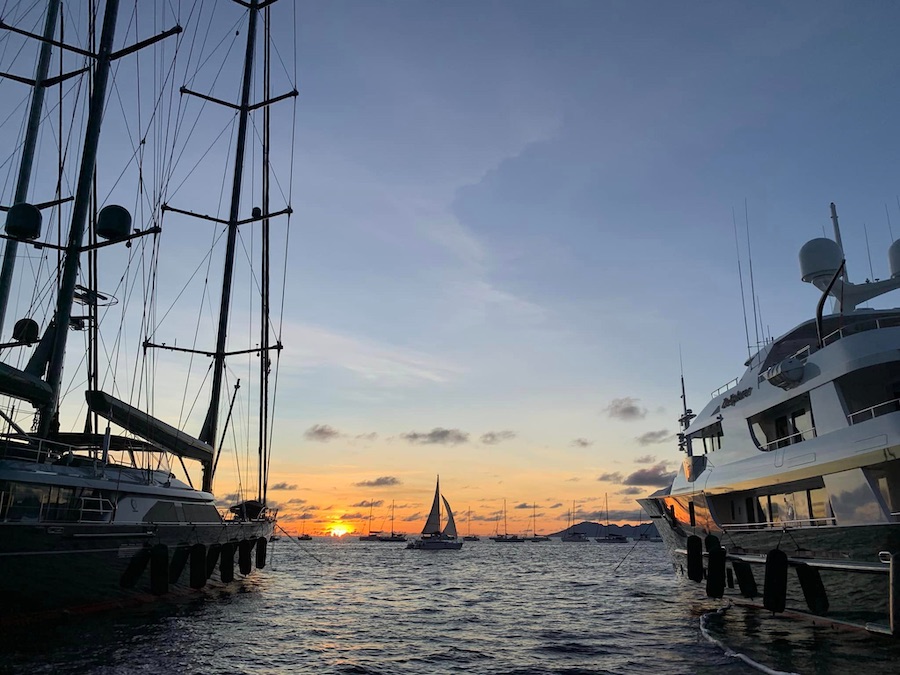 marina Taina, coucher de soleil entre les bateaux, Tahiti