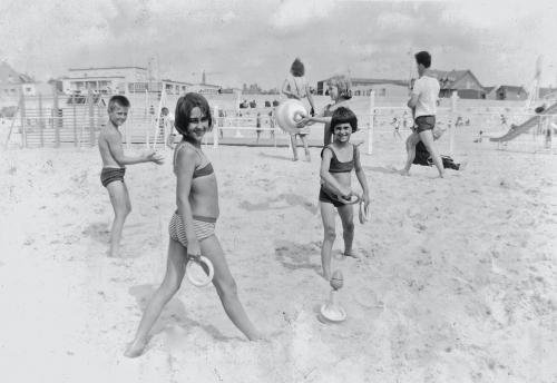 Été 1963, à la plage
