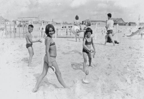 Été 1963, à la plage