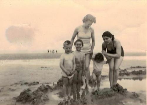 probablement à Berck avec Nadège, vers 1960/61 - photo donnée par Gilles Messéant