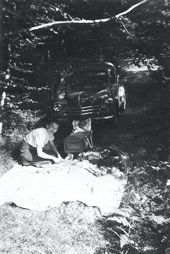 1955. On dirait que la voiture va nous avaler .