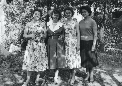 Les 4 soeurs, de g. à d. : Yvonne, Jeannette, Elise et Nadège